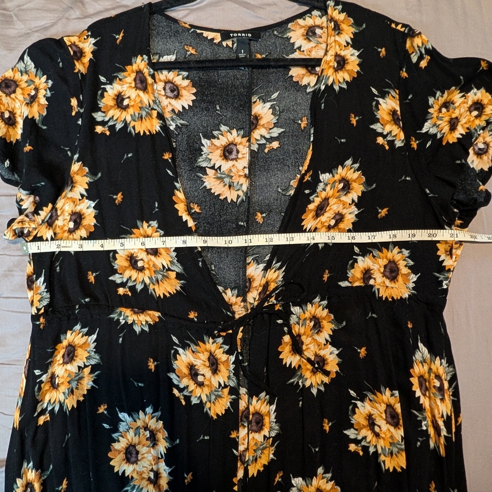 Black and Sunflower kimono - Picture 6 of 9